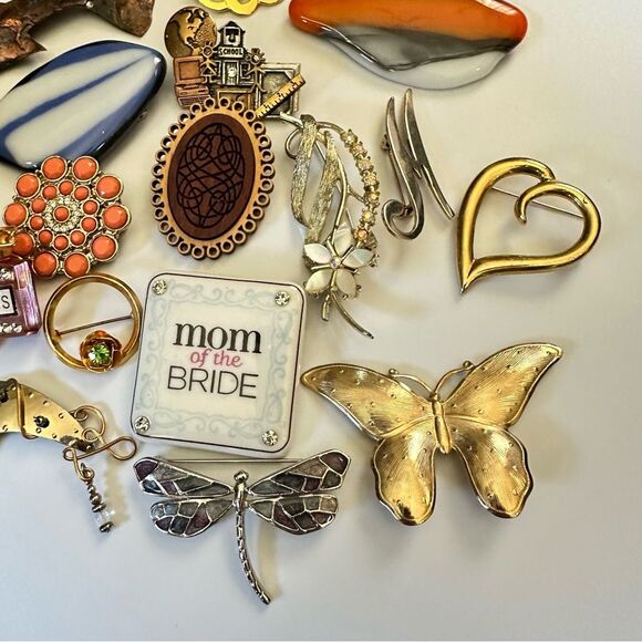 Grandmas old new Brooches Pins - lot bundle - Picture 5 of 6